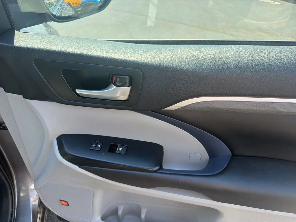 Used 2018 Gray Toyota Limited image 35