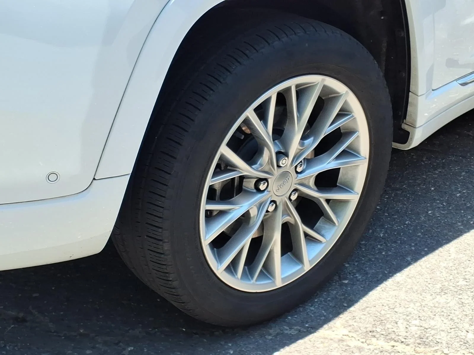 Used 2023 Bright White Clearcoat Jeep Summit image 10