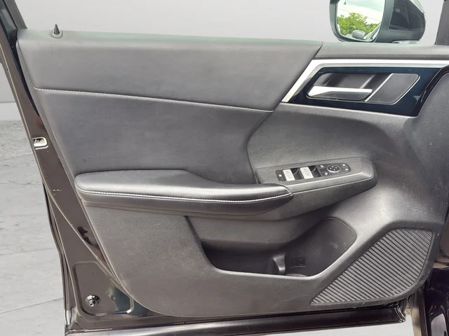 Used 2022 Black Mitsubishi SE image 15