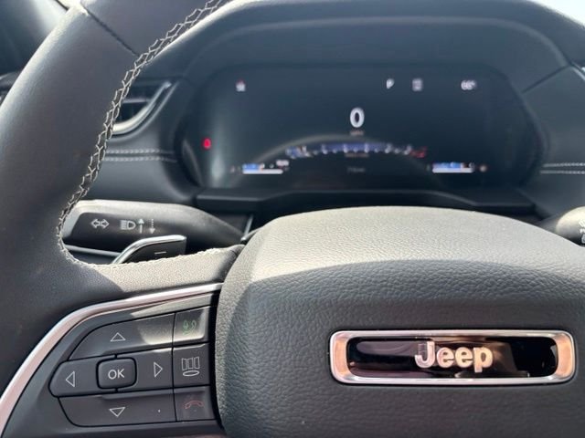 New 2026 Bright White Clear-Coat Exterior Paint Jeep Laredo image 26