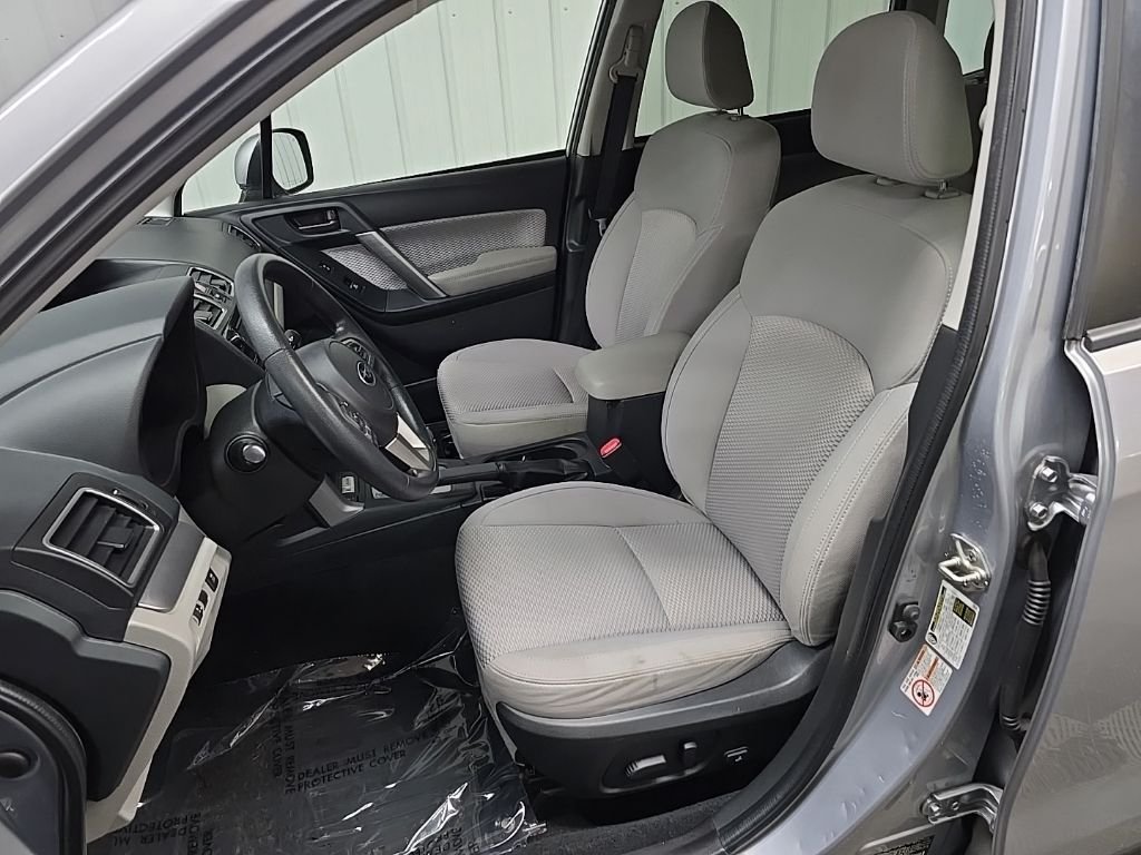 Used 2017 Silver Subaru 2.5i Premium image 32