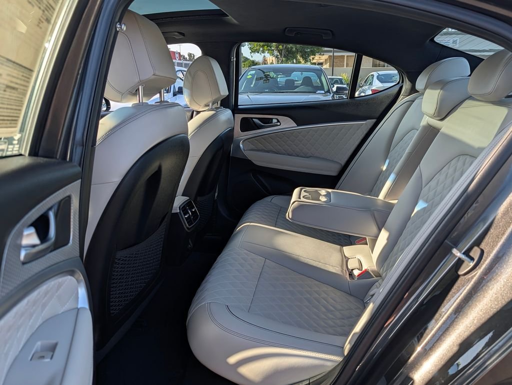 2023 GENESIS G70 Standard - Photo 11