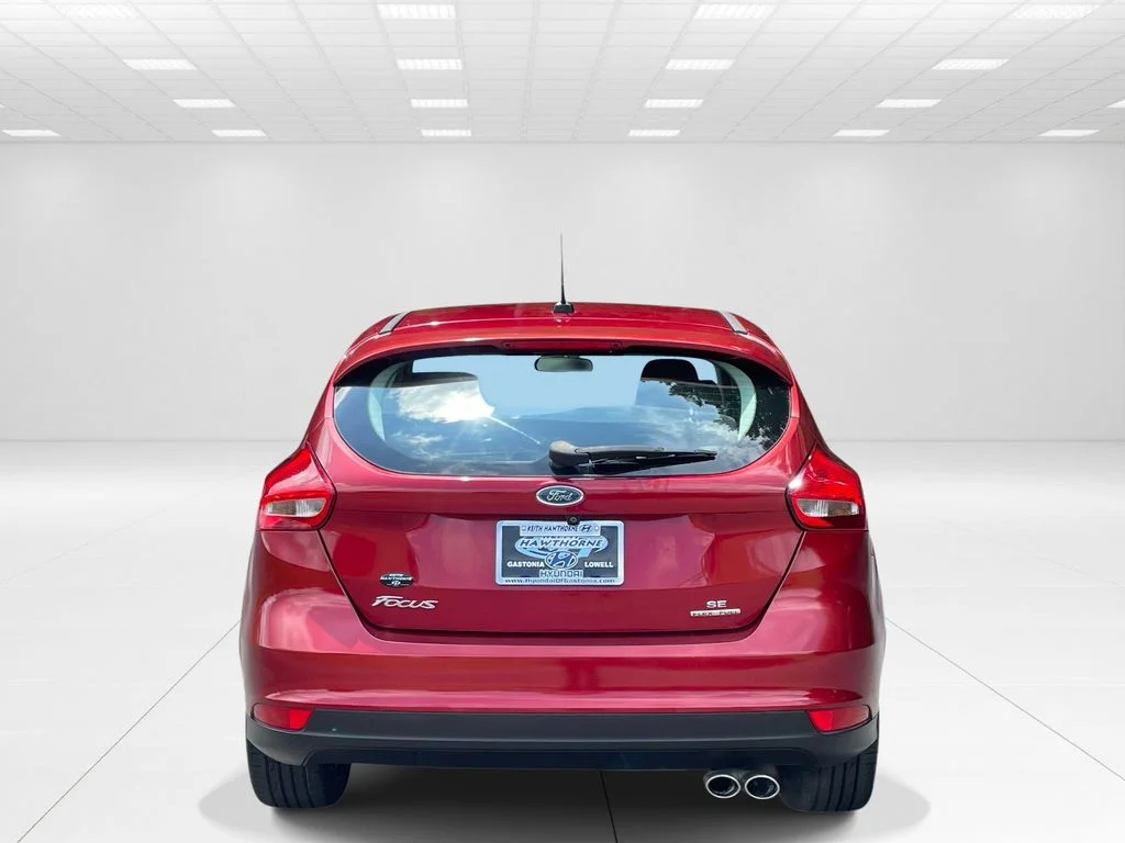Used 2015 Red Ford SE image 5