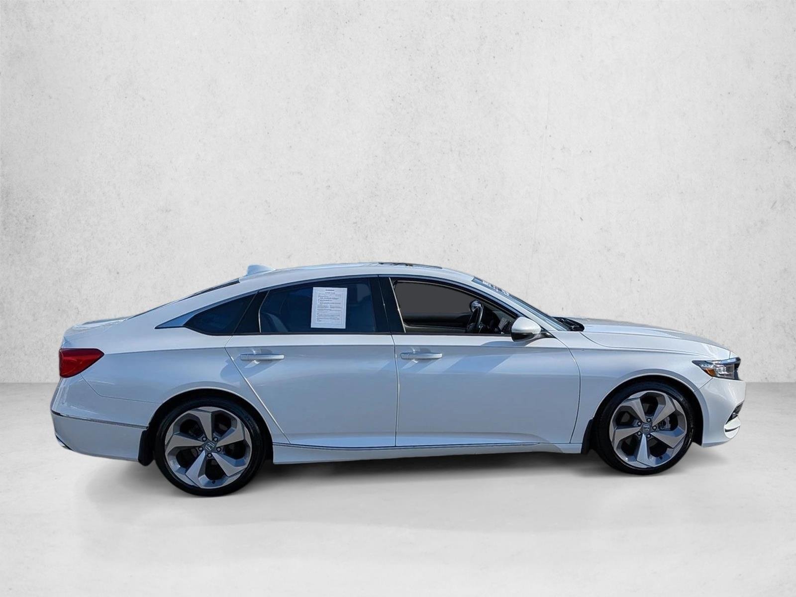 Used 2018 White Honda Touring 1.5T image 4