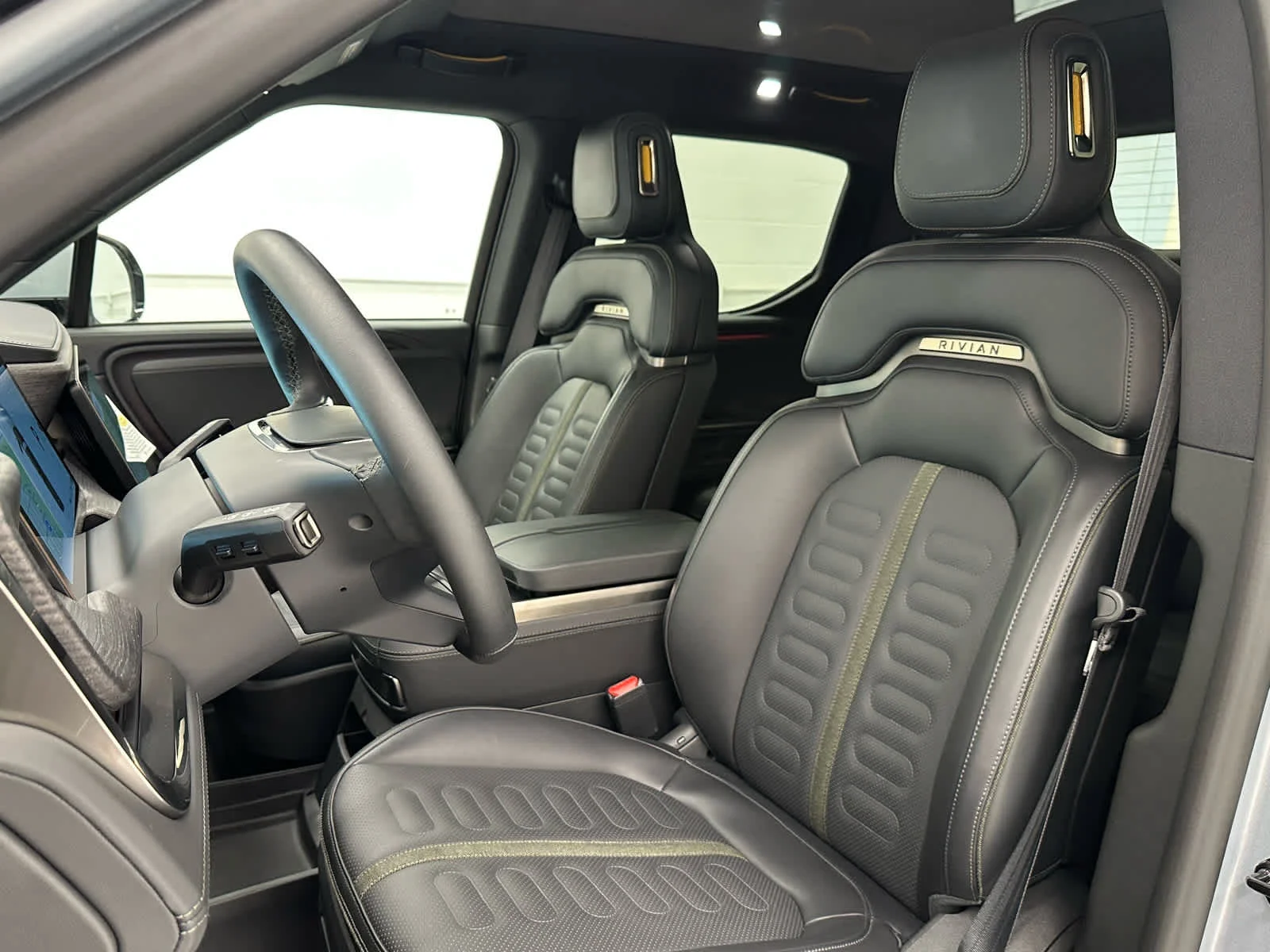 Used 2025 LA Silver Rivian Adventure image 13