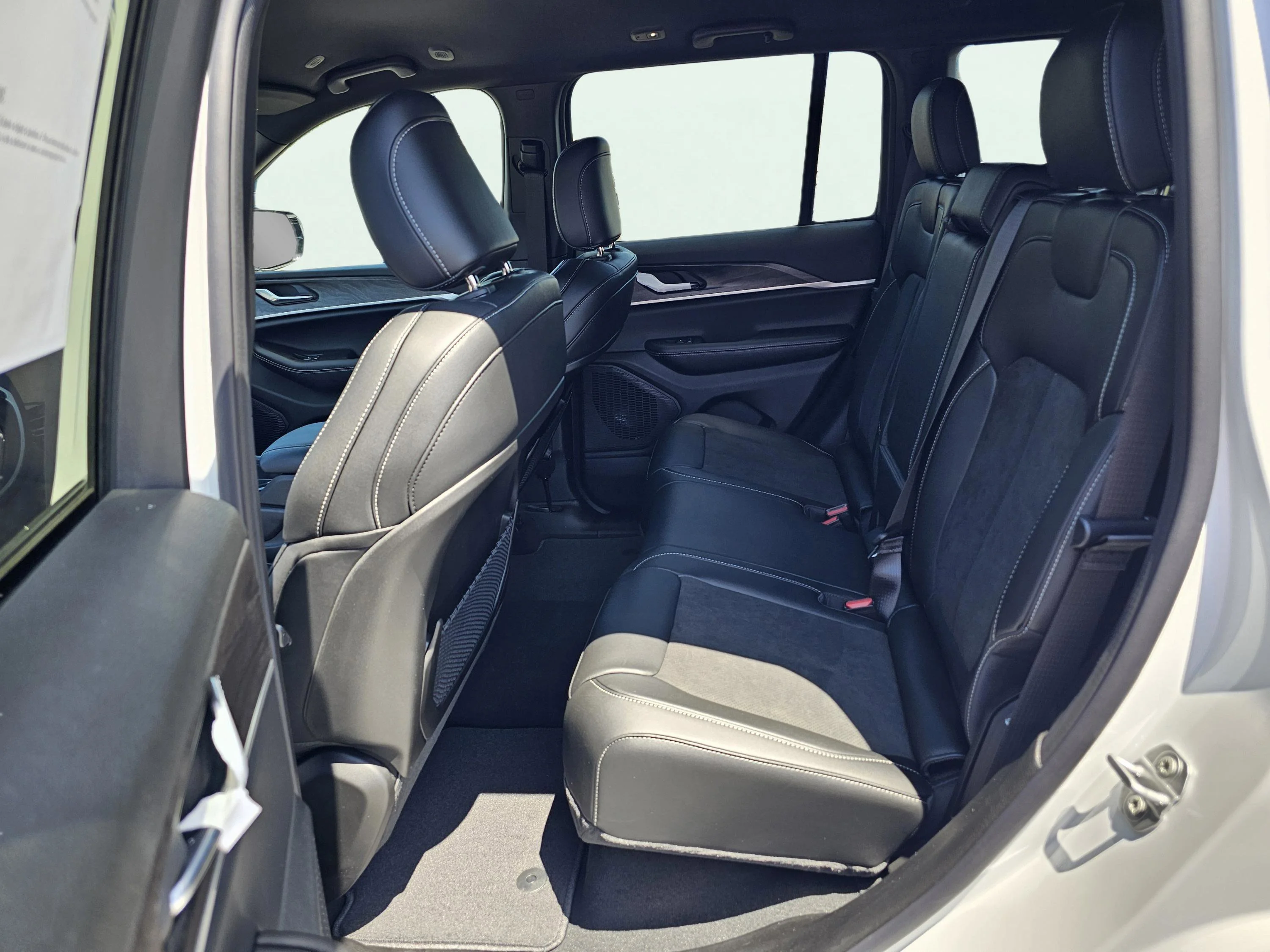 New 2026 Bright White Clearcoat Jeep Laredo Altitude image 31