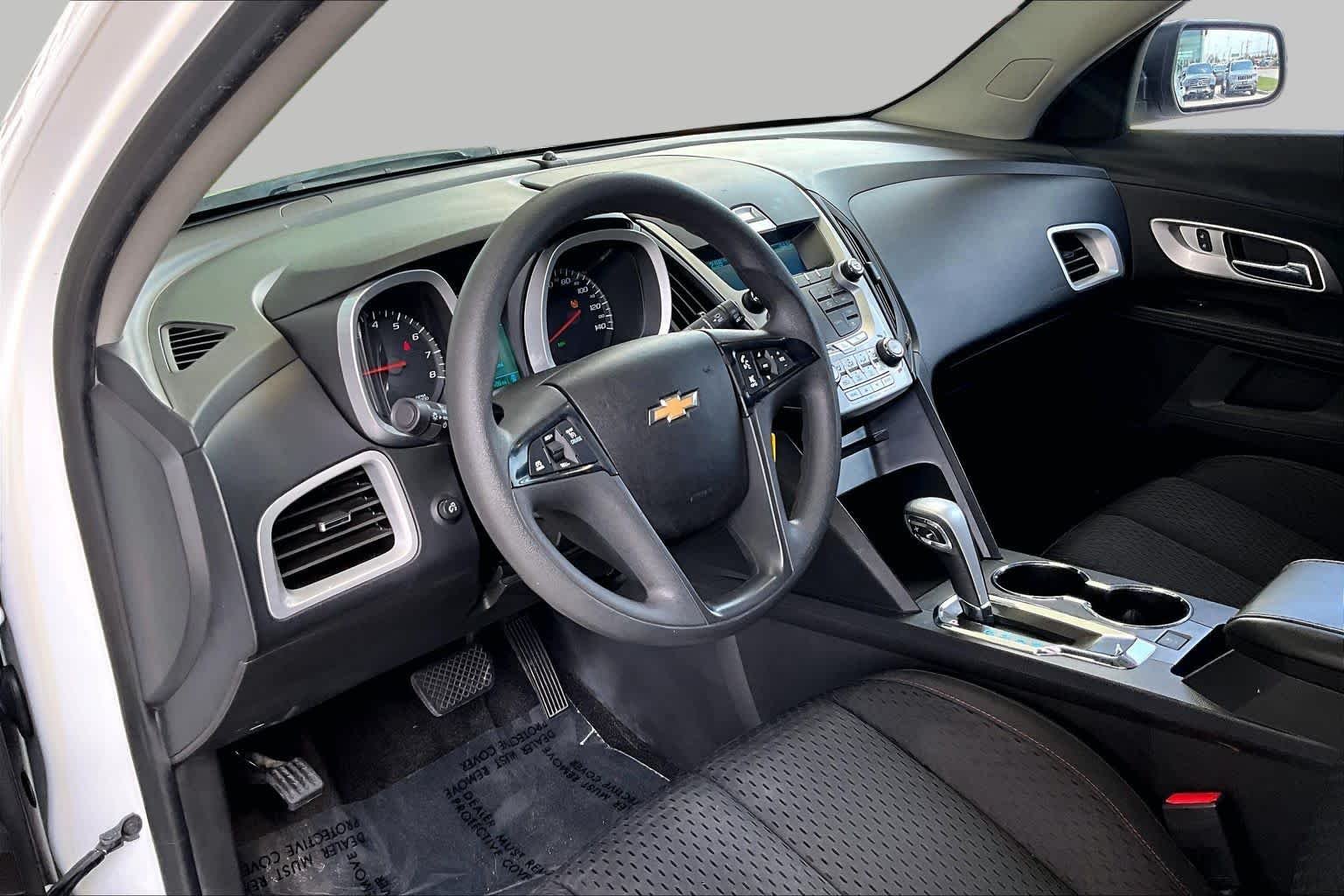 Used 2015 Summit White Chevrolet LS image 16