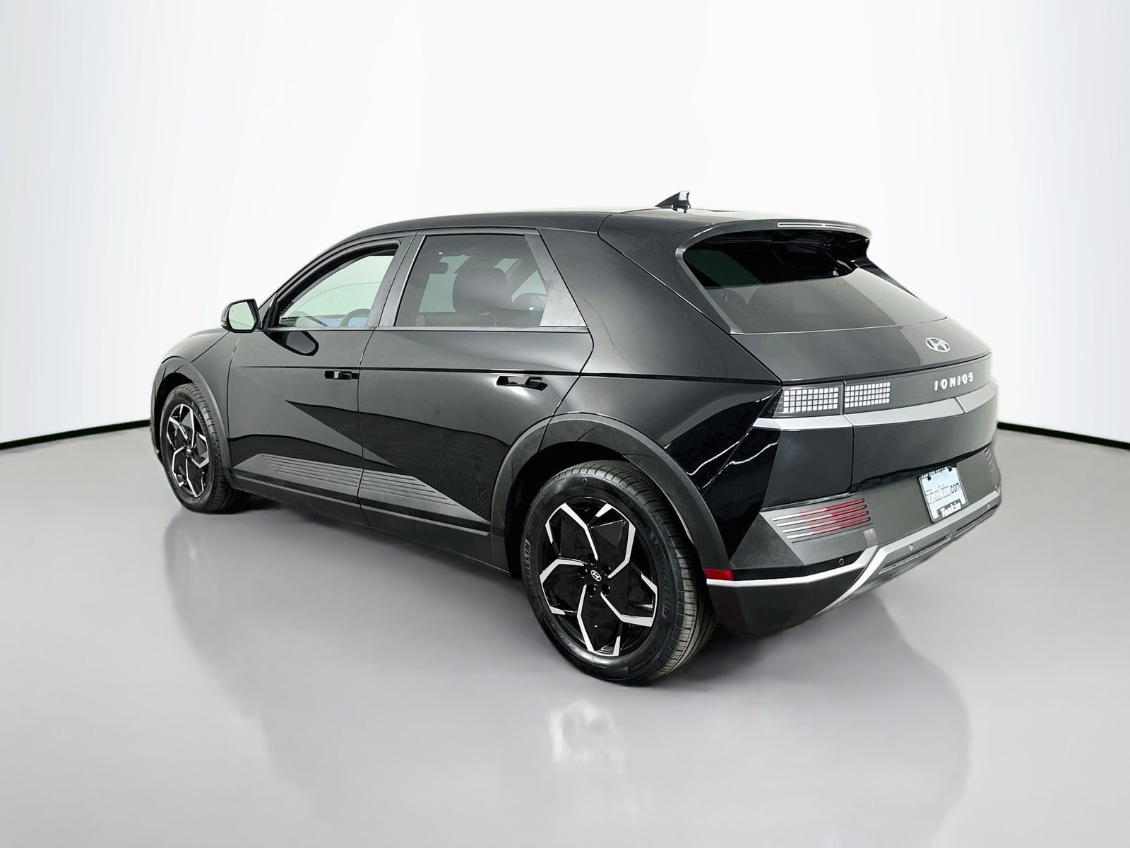 Used 2023 Abyss Black Hyundai SEL image 6