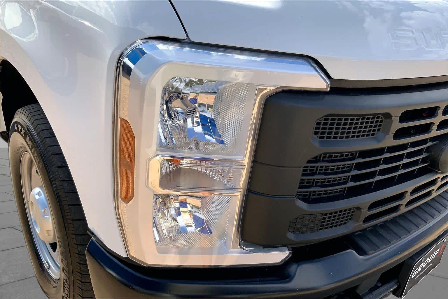 Used 2024 Oxford White Ford XL image 28