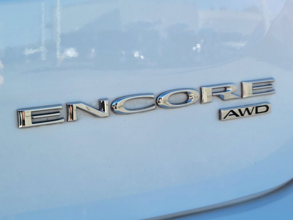 Used 2018 Summit White Buick Essence image 25