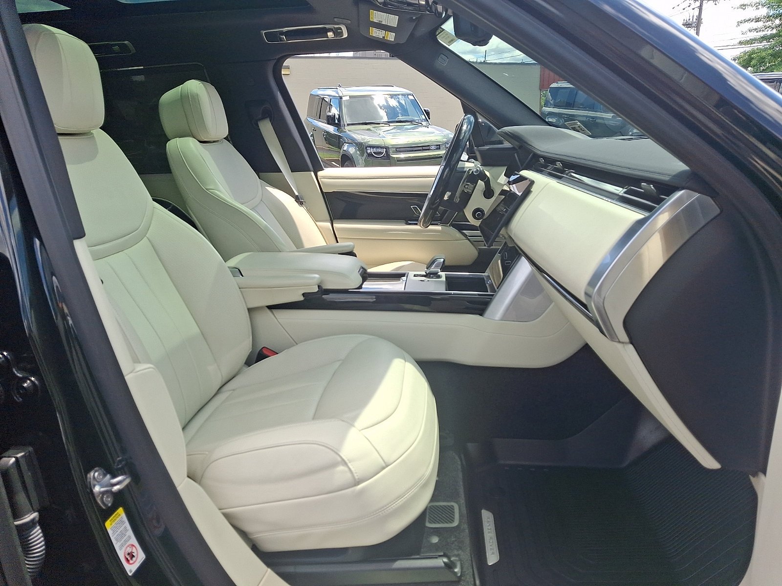 Used 2024 Santorini Black Metallic   1Ag Land Rover SE image 23