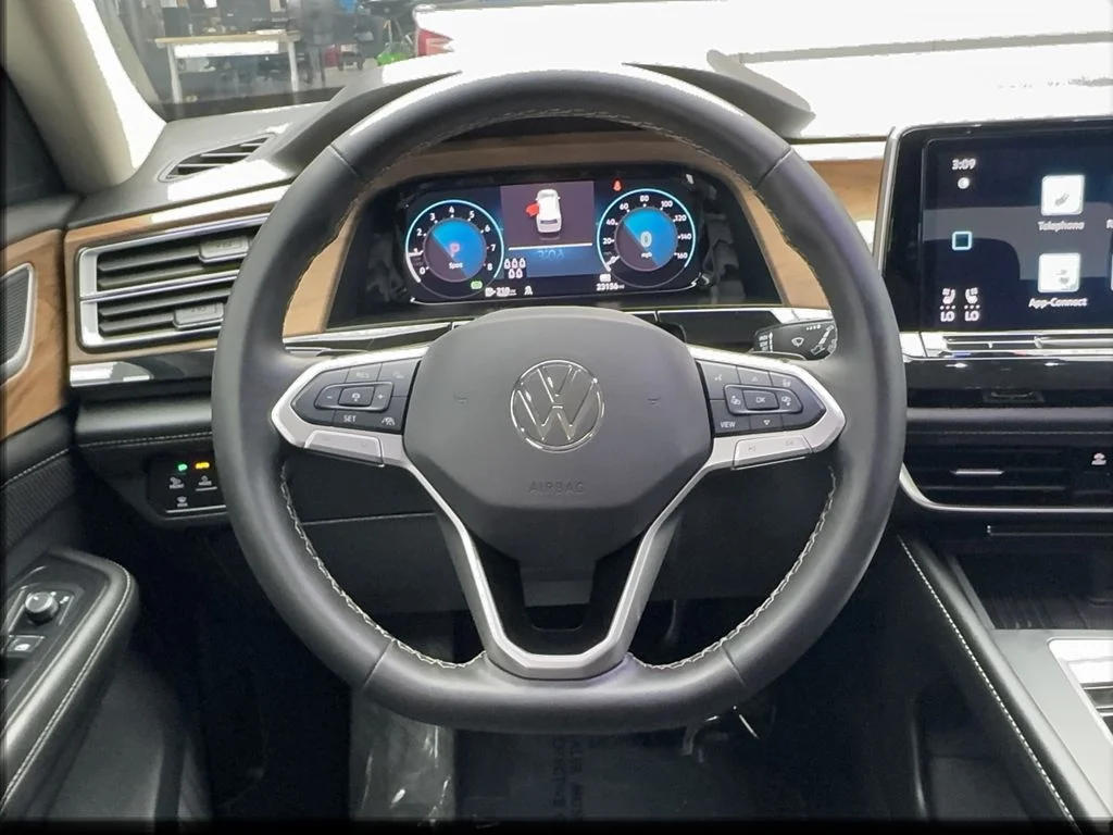 Used 2025 Gray Volkswagen 2.0T SE image 33
