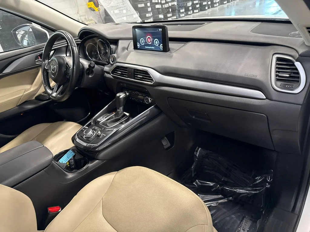 Used 2018 White Mazda Touring image 19