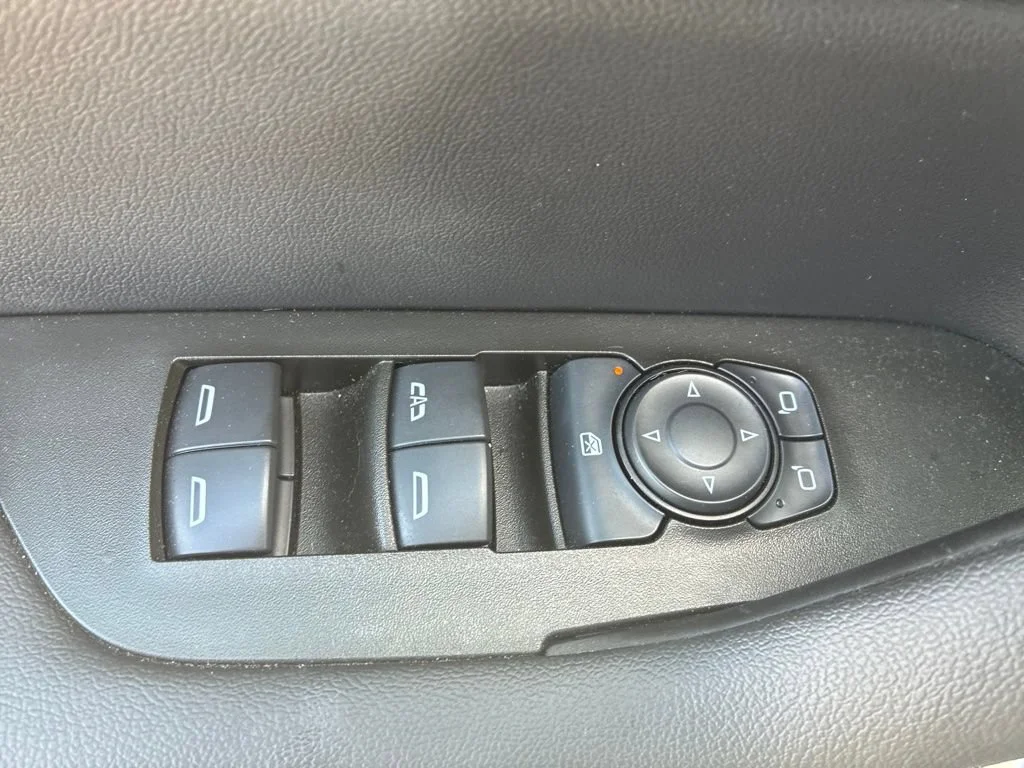 Used 2023 SUMMIT WHITE Chevrolet LT image 8