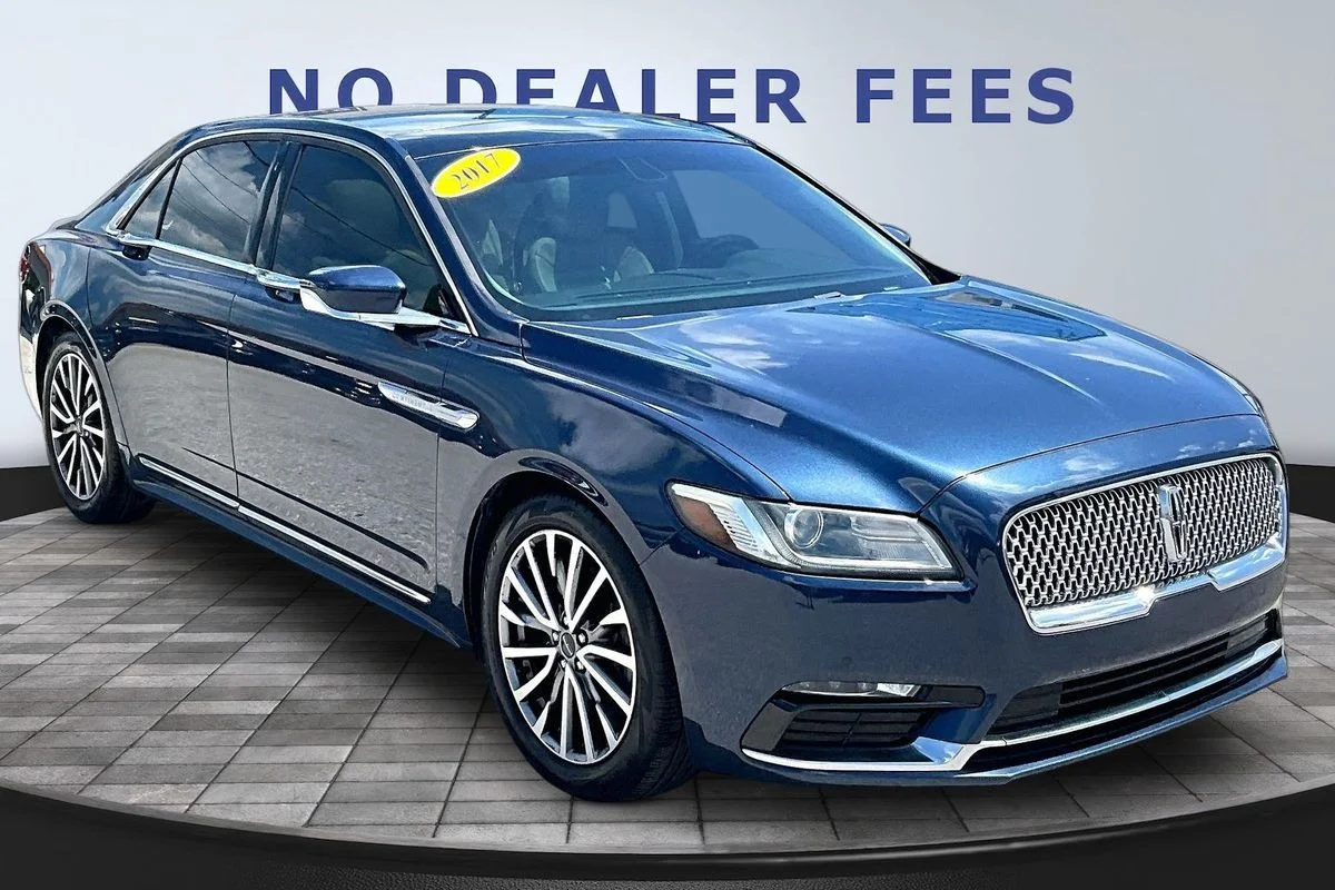 Used 2017 Blue Lincoln Select image 3