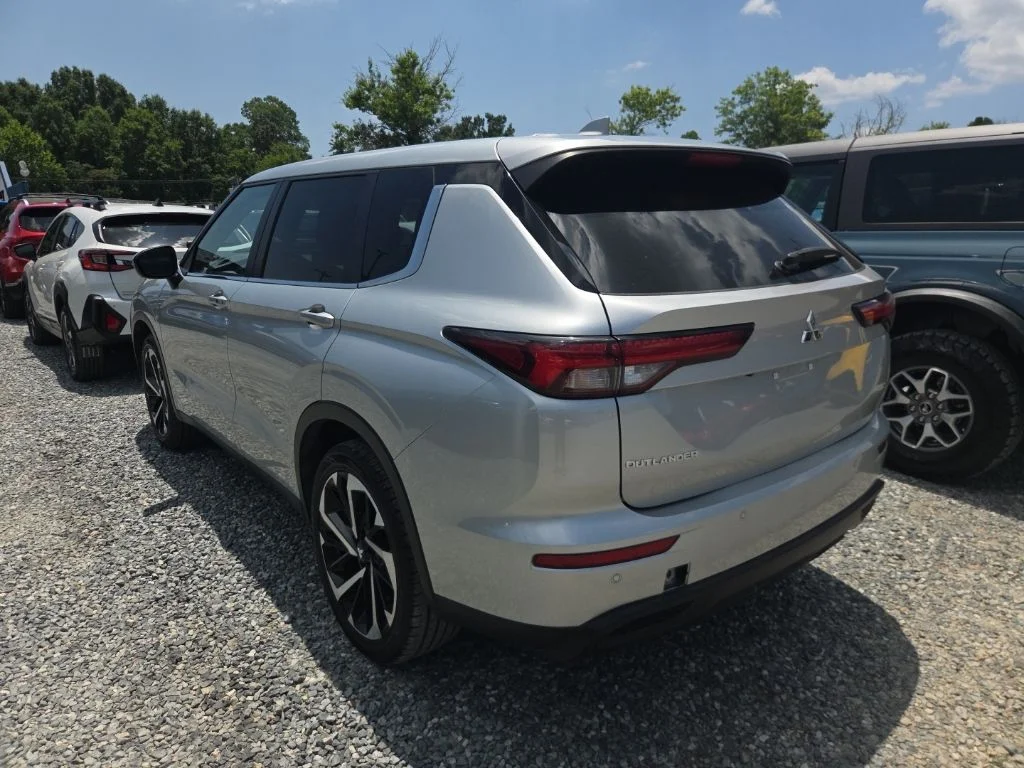 Used 2024 Gray Mitsubishi SE image 4