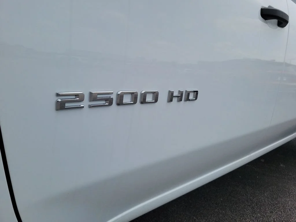 New 2026 Summit White Chevrolet WT image 19