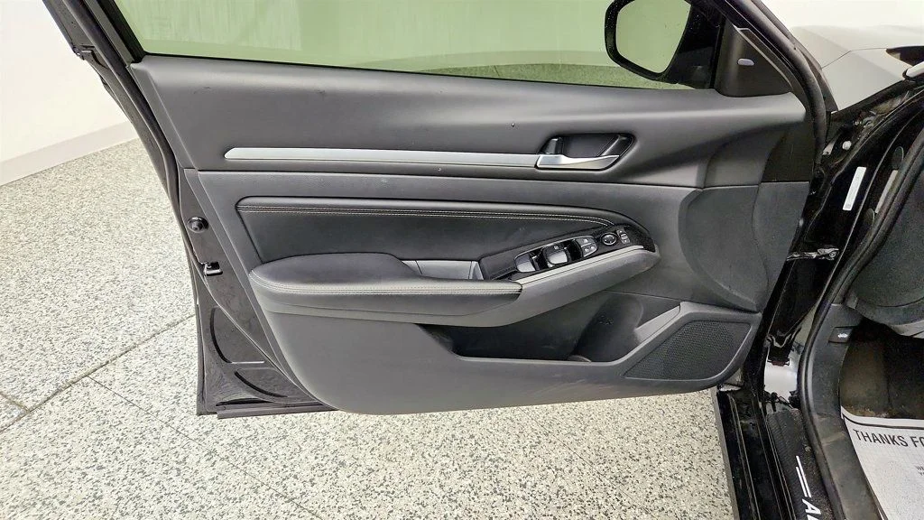 Used 2023 Super Black Nissan 2.5 SV Sedan w/ Moonroof, ProPILOT Assist & 12.3-Inch Touchscree image 11