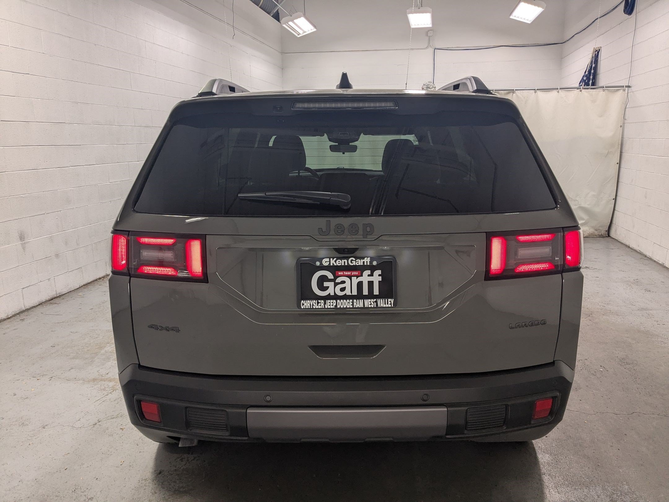 New 2026 Sting-Gray Clearcoat Jeep Laredo image 5