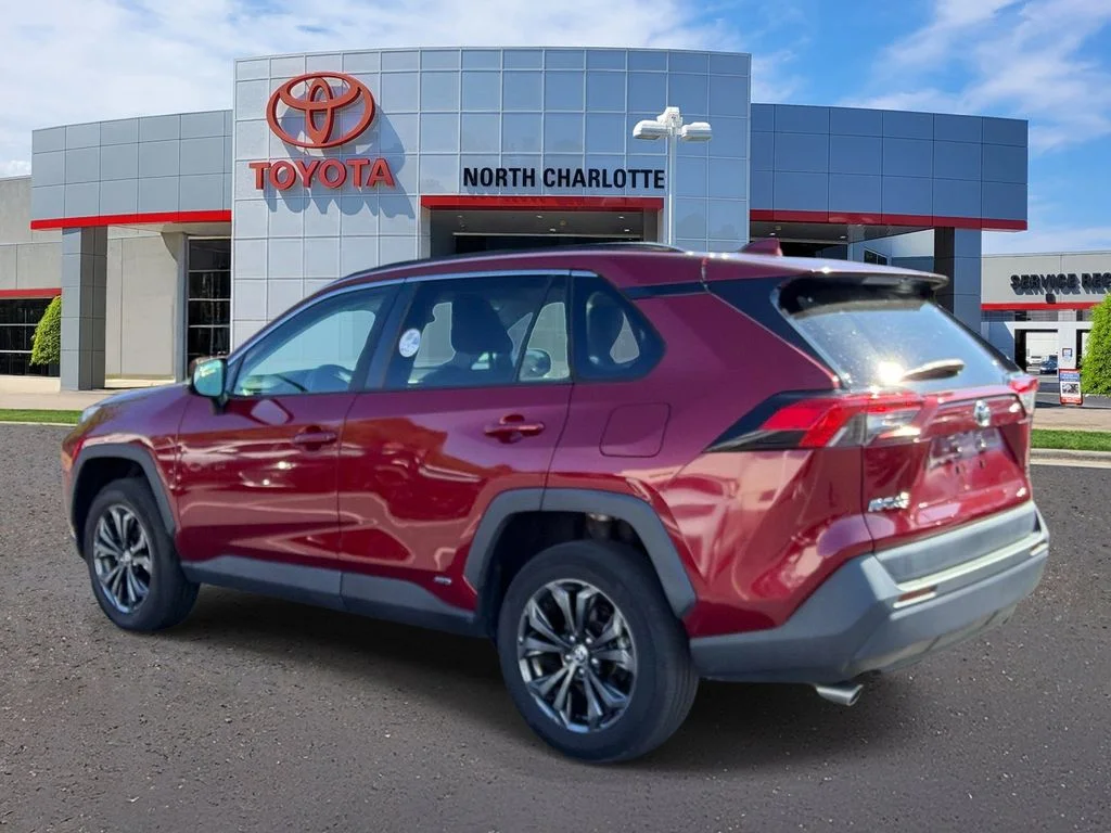 Used 2022 Red Toyota XLE Premium image 6