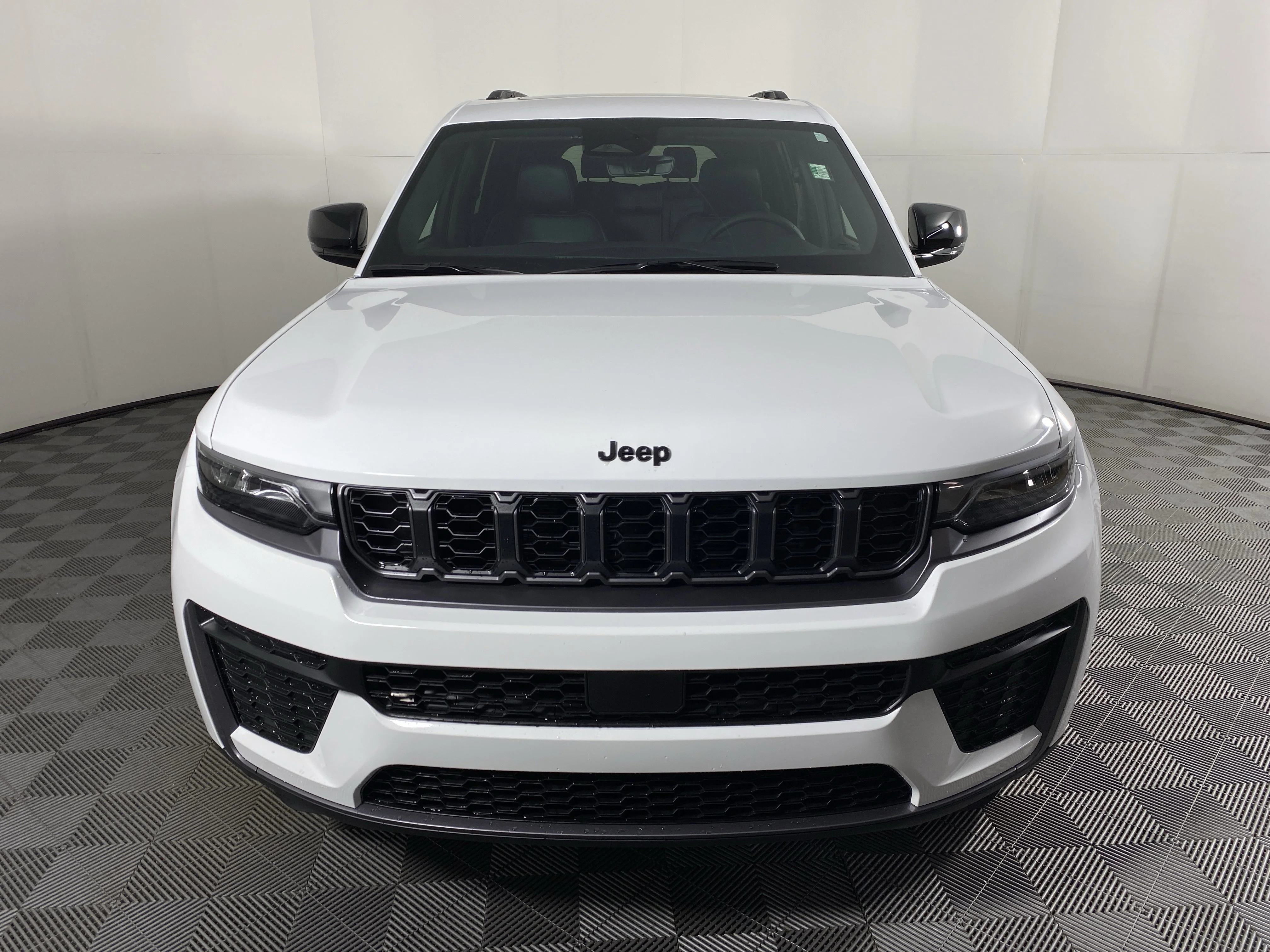 New 2026 Bright White Clear-Coat Exterior Paint Jeep Altitude image 12