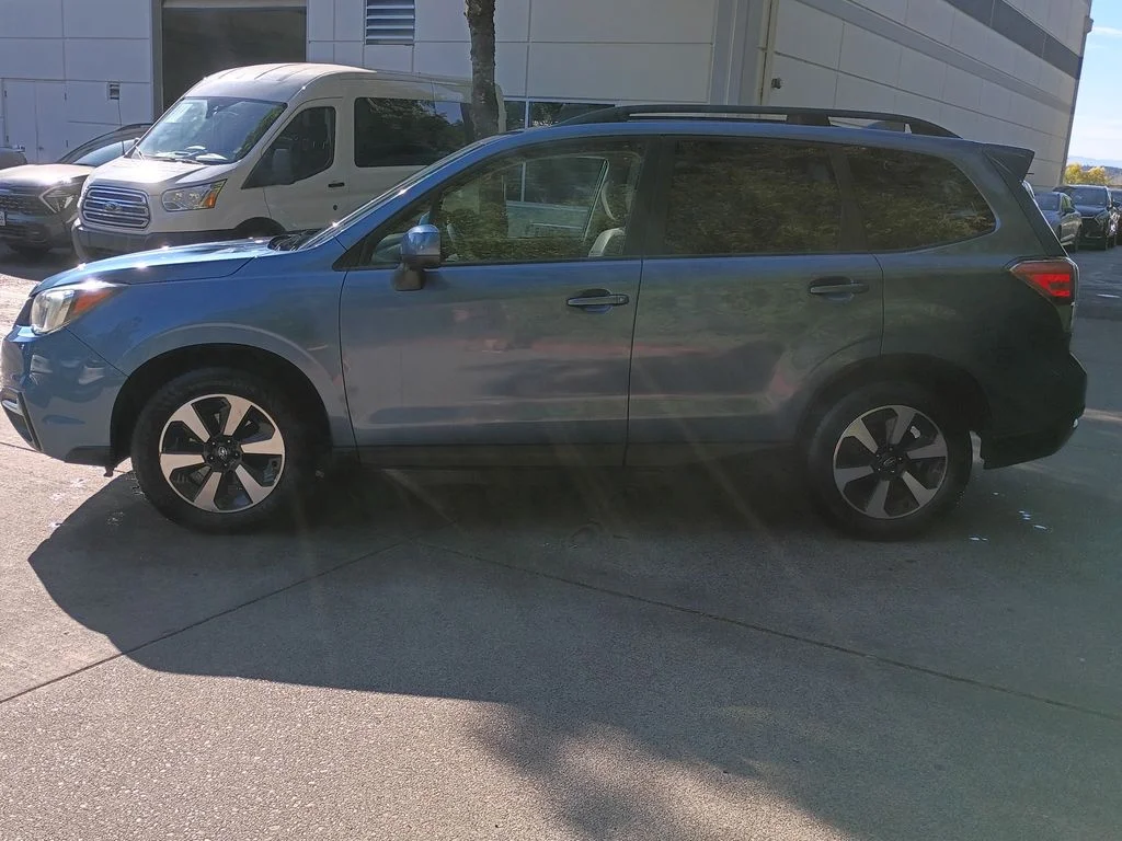 Used 2017 Quartz Blue Pearl Subaru 2.5i Premium image 7