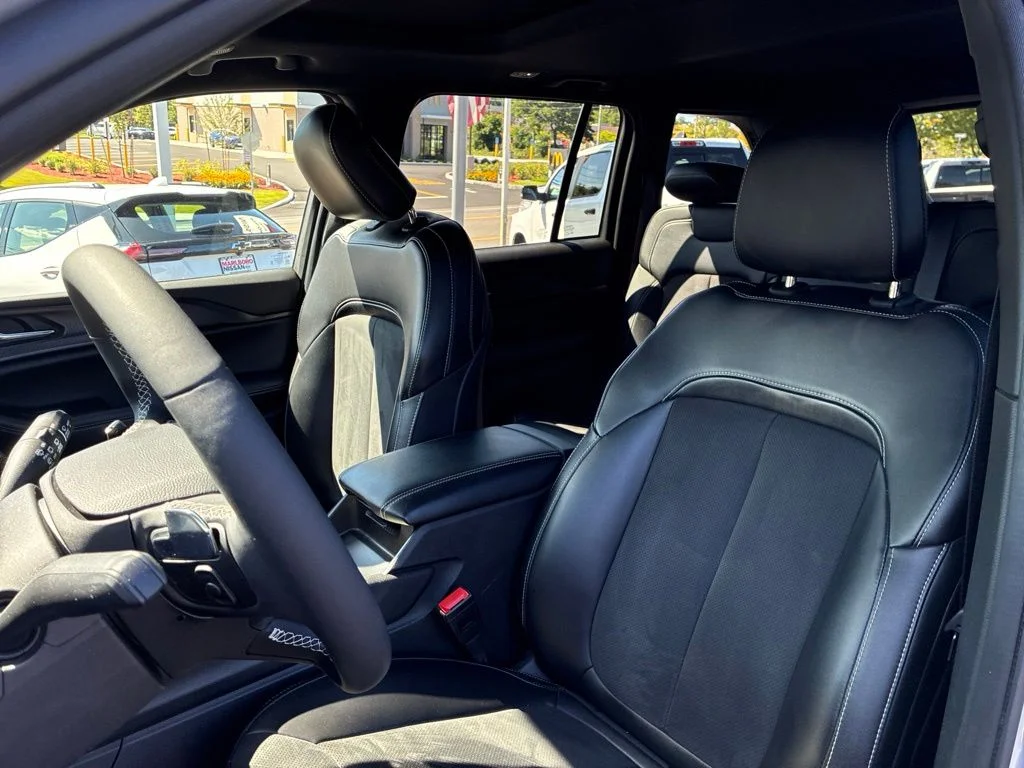 Used 2024 Silver Jeep Altitude X image 15