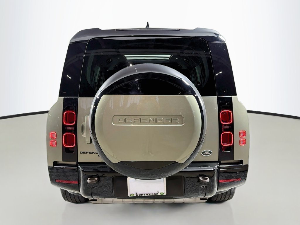 Certified Used 2023 Green Land Rover X-Dynamic SE image 6