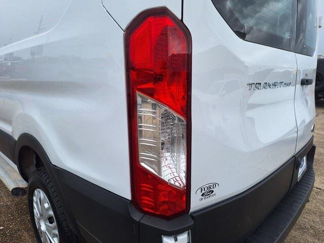 Used 2024 Oxford White Ford T250 image 22