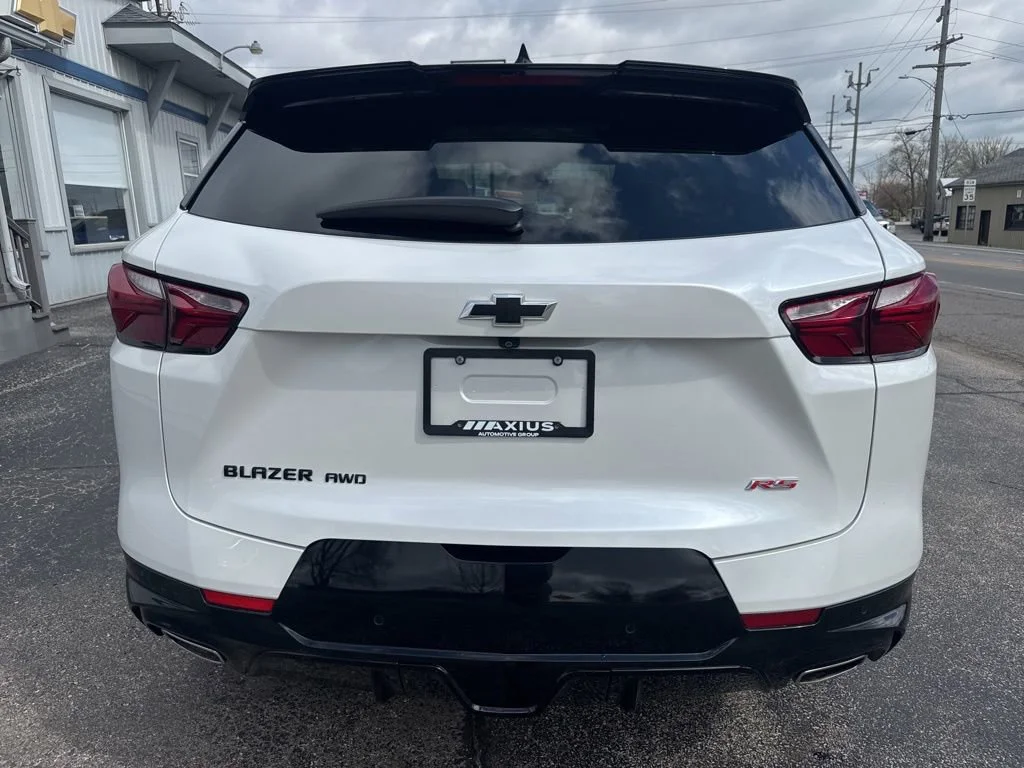 Used 2022 Iridescent Pearl Tricoat Chevrolet RS image 6