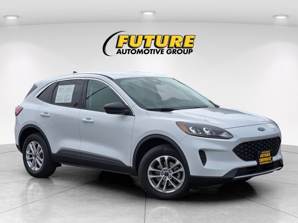 Used 2022 White Ford SE image 1