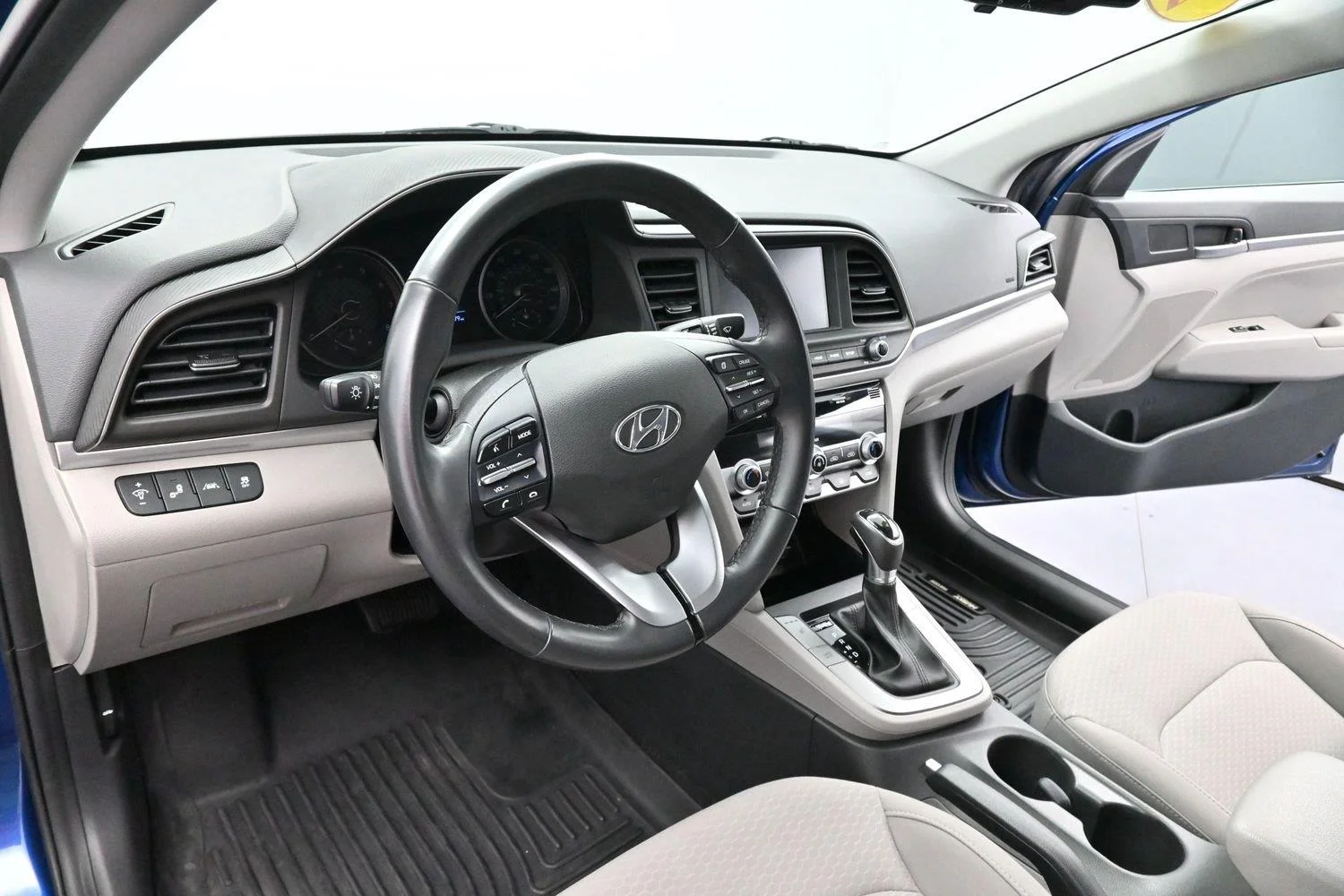 Used 2020 Lakeside Blue Hyundai Value Edition image 14