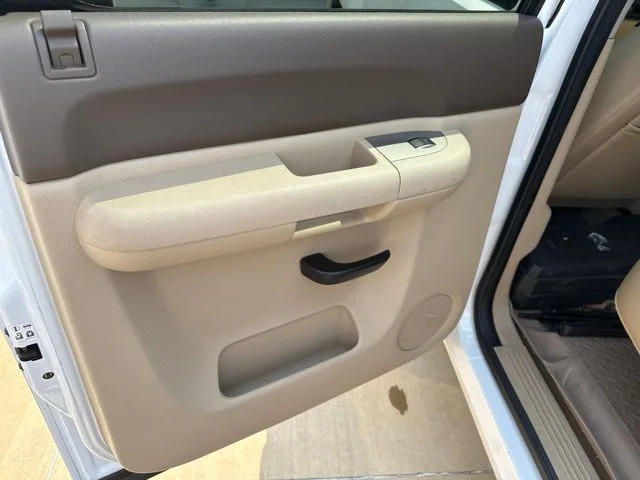 Used 2012 White GMC SLE image 12