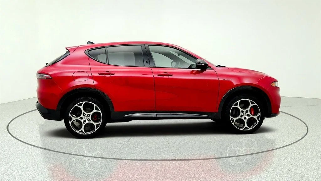 Used 2024 Alfa Rosso Alfa Romeo Veloce eAWD w/ Active Assist & Premium Interior Pkg image 4