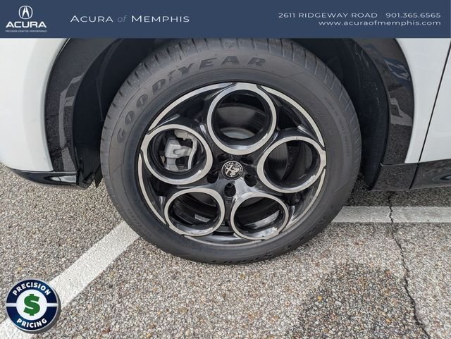 Used 2025 White Alfa Romeo Base image 10