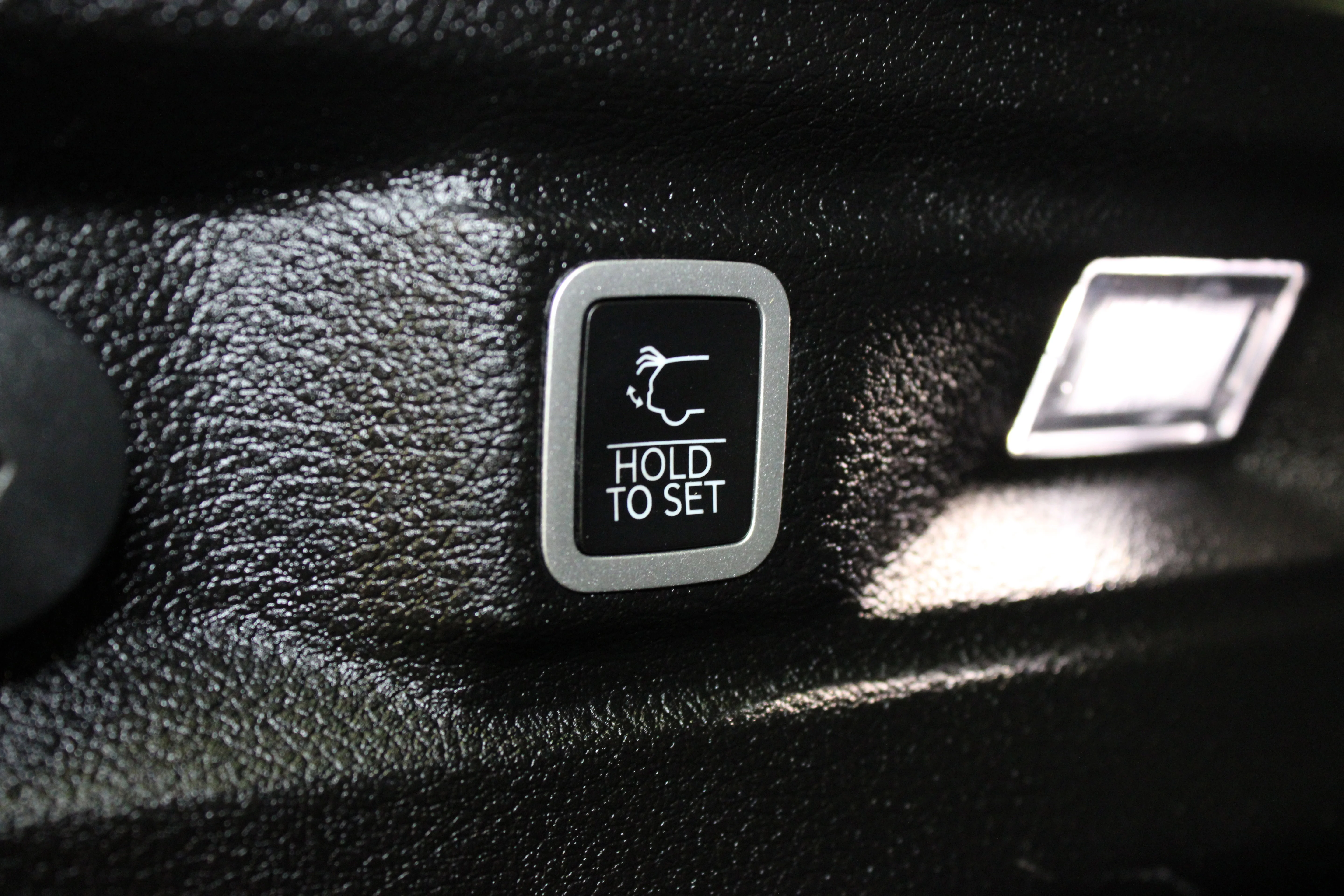 Used 2023 Diamond Black Crystal Pearlcoat Jeep Altitude image 14