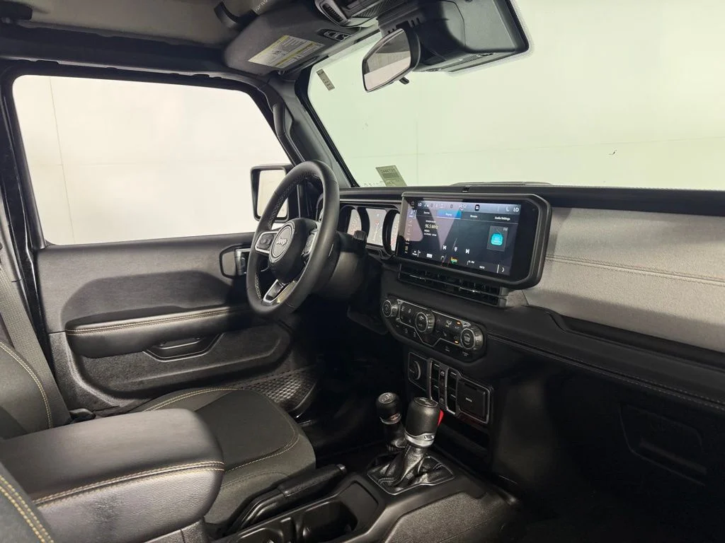 Used 2025 Black Jeep Sahara image 29
