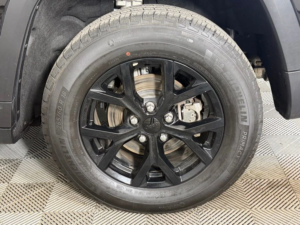 Used 2025 Diamond Black Jeep Altitude image 23
