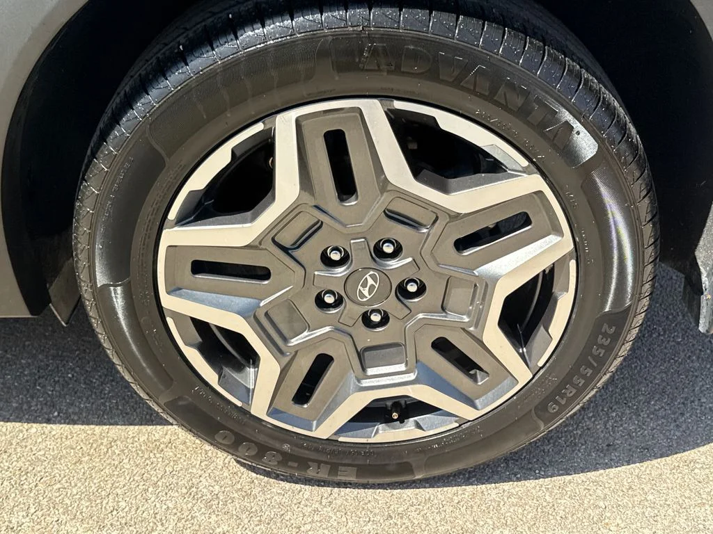 Used 2022 Gray Hyundai Limited image 9