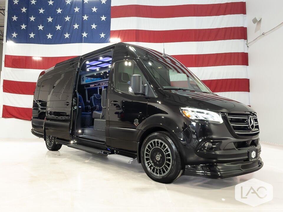 New 2027 BLACK OGV LUXURY COACH 170EXT image 2