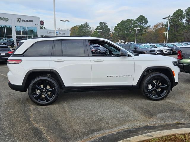 New 2025 Bright White Clear-Coat Exterior Paint Jeep Limited image 13
