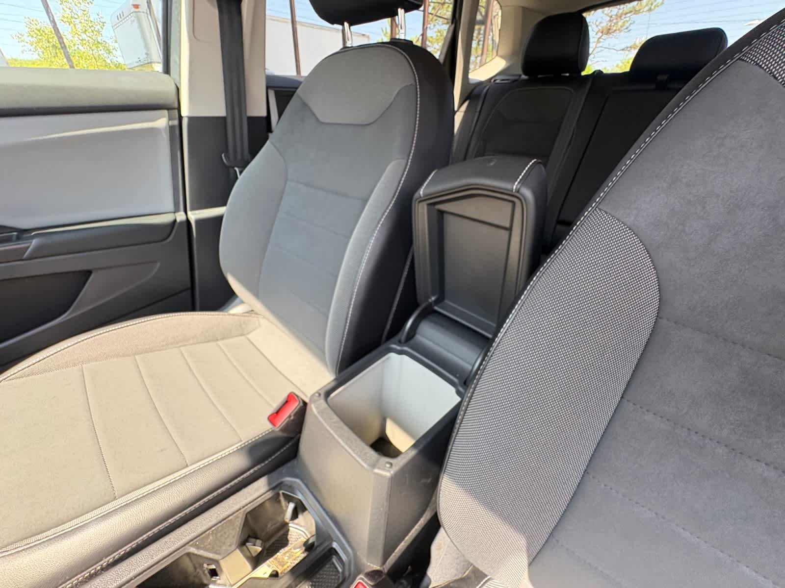 Used 2022 Platinum Gray Metallic Volkswagen SE image 37