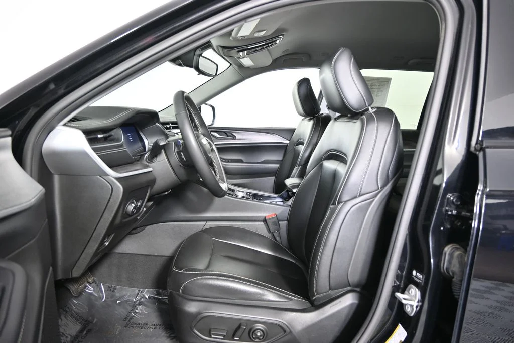 Used 2023 Black Jeep Limited image 21