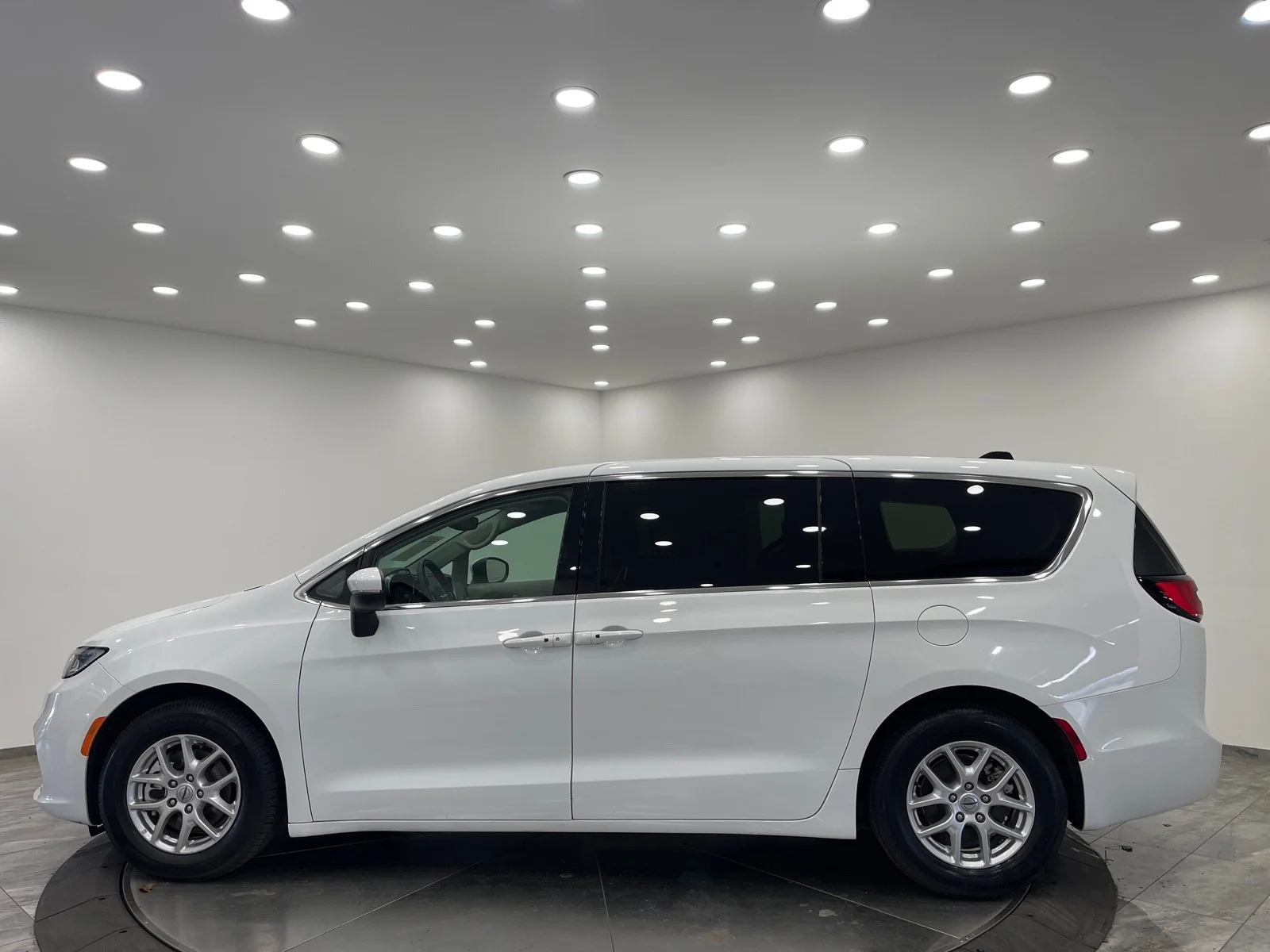 Used 2023 Bright White Clearcoat Chrysler Touring L FWD image 4