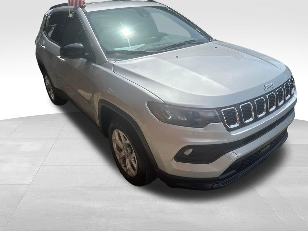 Used 2024 Silver Jeep Latitude image 22