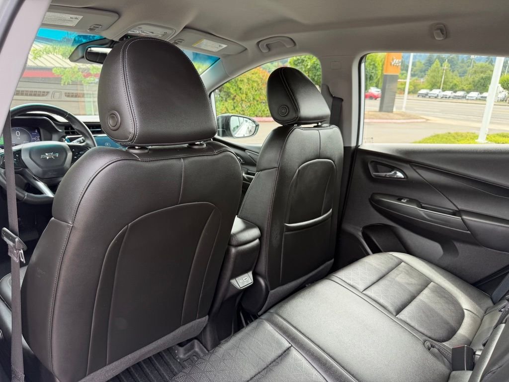 Used 2023 Summit White Chevrolet 2LT image 31