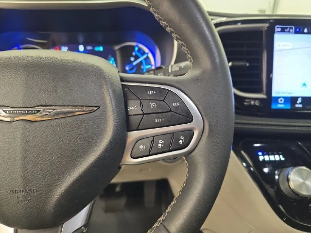 Used 2022 Ceramic Gray Clearcoat Chrysler Touring L image 35