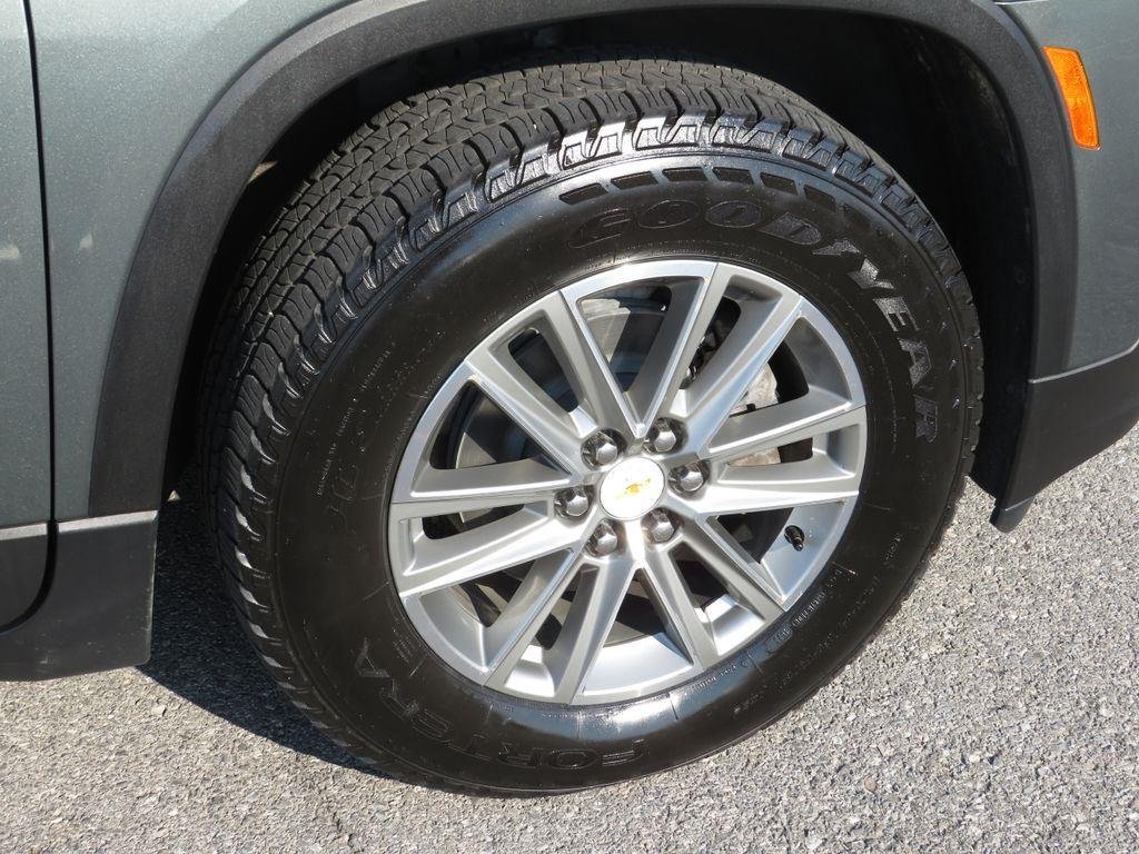 Used 2023 Silver Sage Chevrolet LT image 10