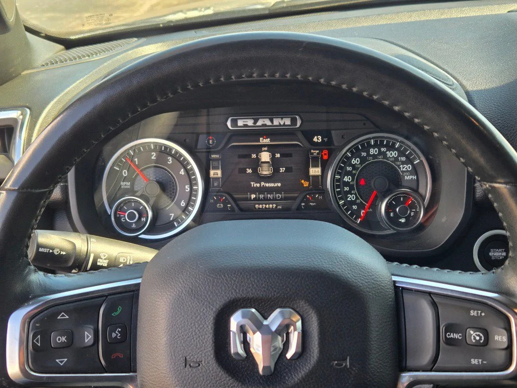 Used 2024 Silver Ram Laramie image 33