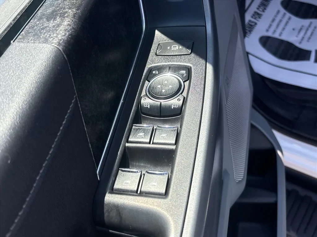 Used 2023 Oxford White Ford XLT image 27